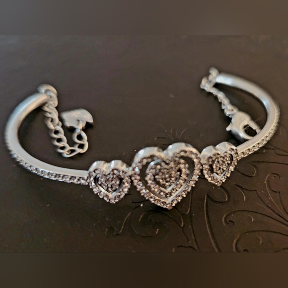 Swarovski crystal triple heart bracelet with adjustable sizing - Picture 2 of 3